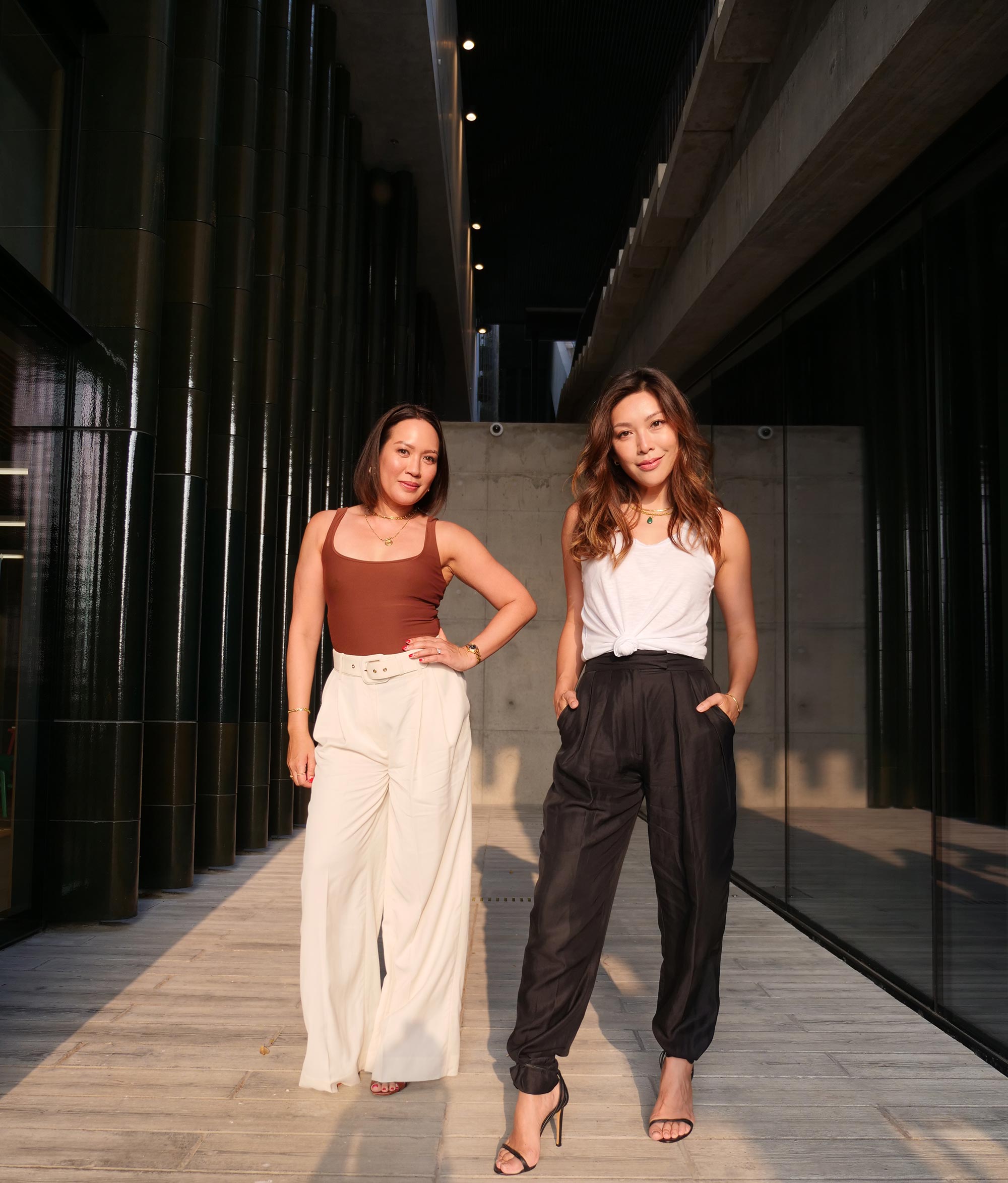 加拿大pc28的下载 ：Nic &amp; Deb 與 Dressing The Woman