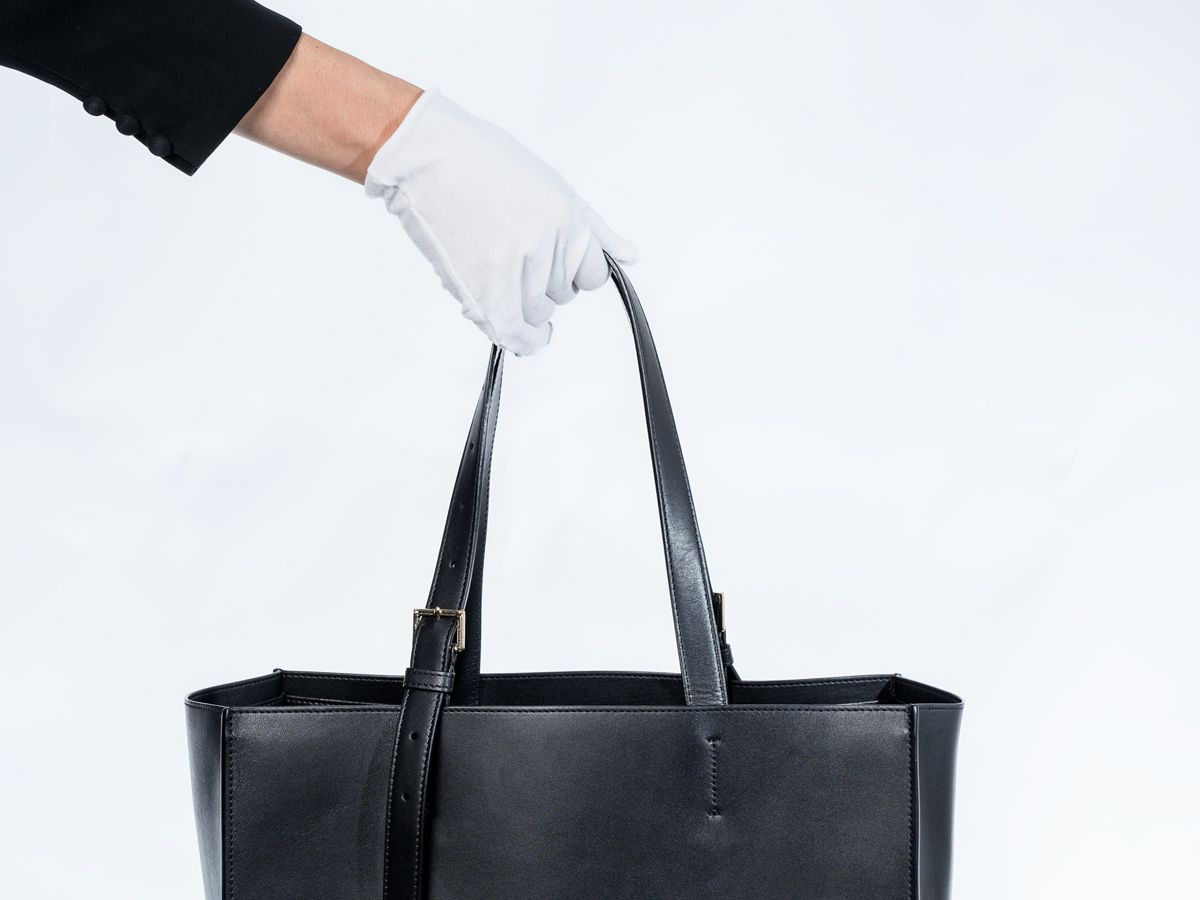 加拿大28 -wardrobe-service-bag-1200x900.jpg