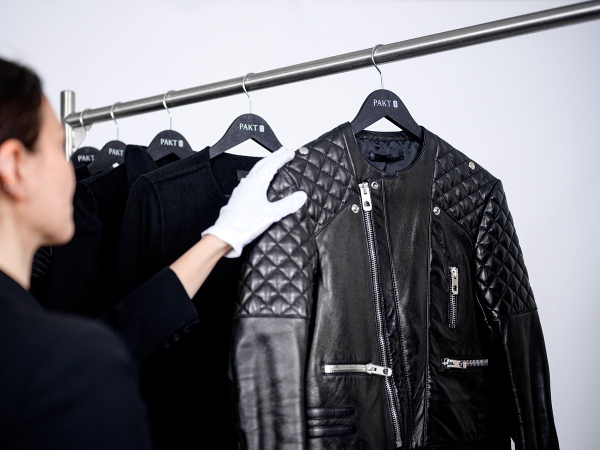 加拿大28 -wardrobe-service-expert-seller-1200x900.jpg