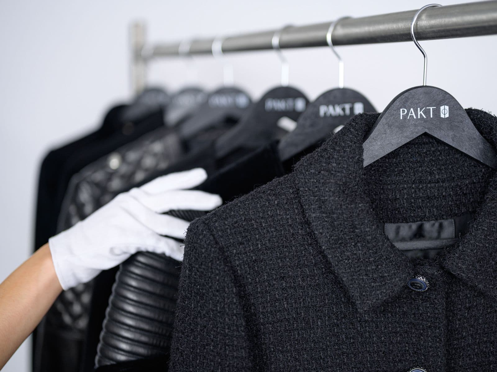 加拿大28 -wardrobe-service-organise-1600x1200.jpg