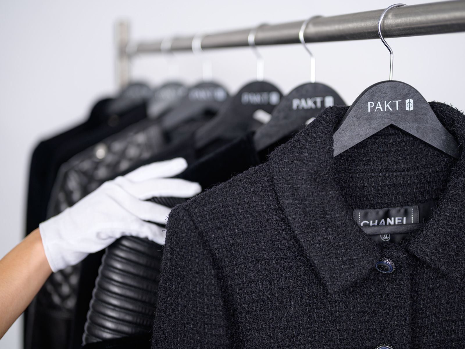 加拿大28 -wardrobe-service-organise-web-1600x1200.jpg