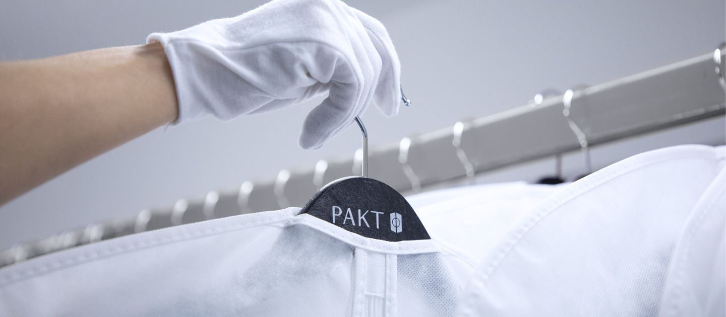 加拿大28 -wardrobe-service-white-glove-1440x630.jpg