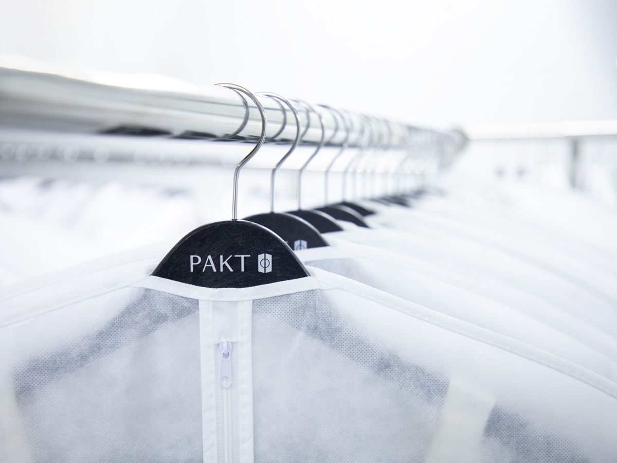 加拿大28 -wardrobe-storage-store-rail-web-1200x900.jpg